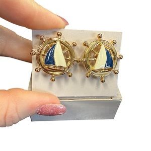 Avon “ship ahoy” Goldtone Nautical Sailboat clip Earrings NIB 1992
